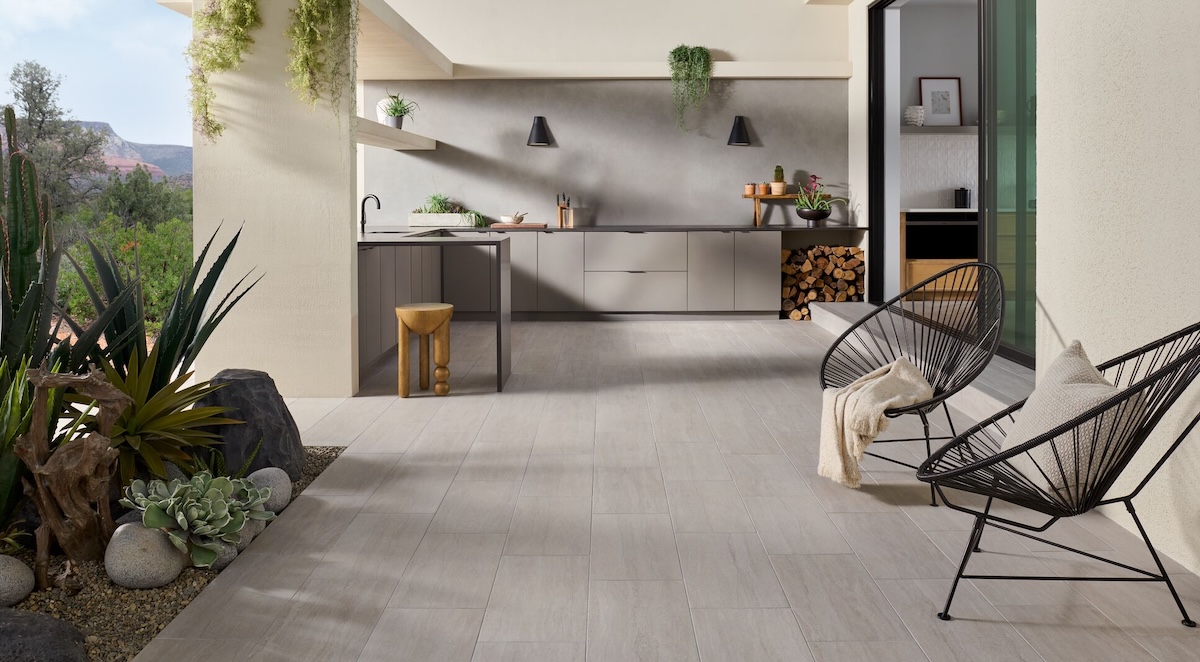 Portland Cliff Echo tile in outdoor patio with outdoor kitchen